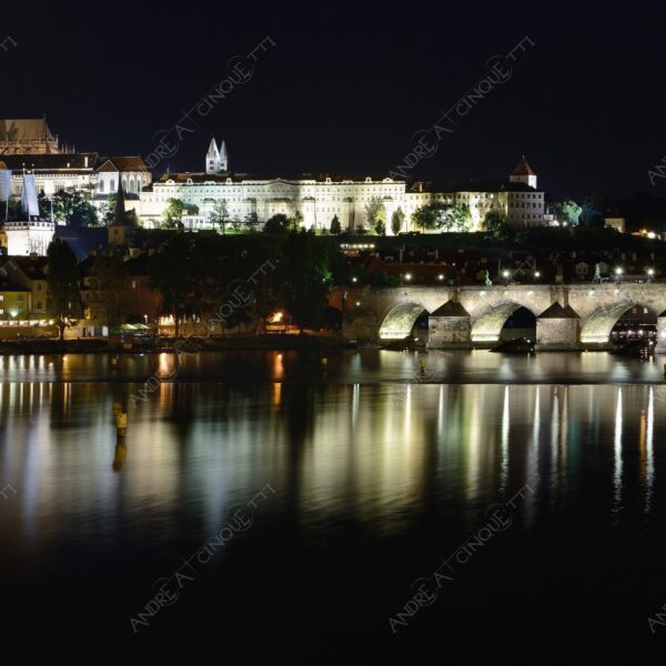 repubblica ceca czech repubblic praga prague castello castle fiume river moldova ponte bridge castello castle lunga esposizione long exposure riflessi reflections ponte carlo