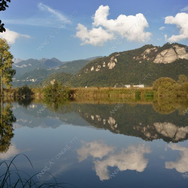 airuno riflessi reflections specchio mirror fiume river adda nuvole clouds
