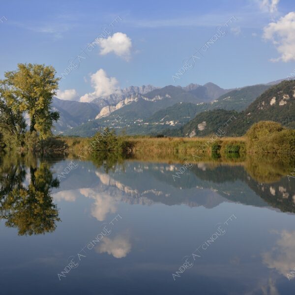 airuno riflessi reflections specchio mirror fiume river adda nuvole clouds