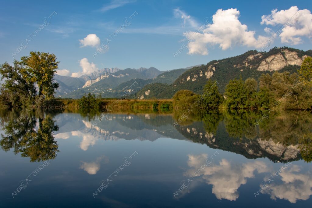 airuno riflessi reflections specchio mirror fiume river adda nuvole clouds