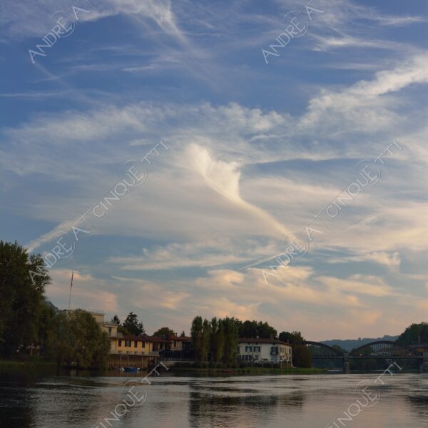 brivio riflessi reflections specchio mirror fiume river adda nuvole clouds