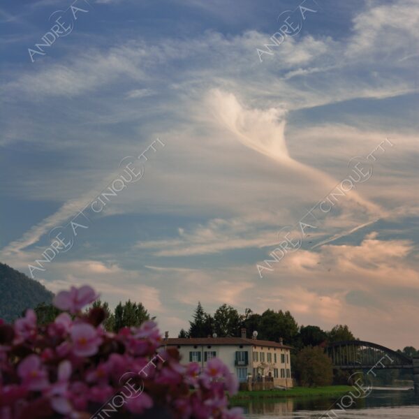 brivio riflessi reflections specchio mirror fiume river adda nuvole clouds