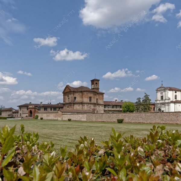 trino vercelli trino vercellese principato di lucedio chiesa church campanile bell tower steeple belfry nuvole clouds