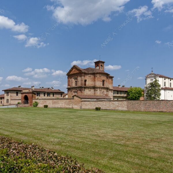 trino vercelli trino vercellese principato di lucedio chiesa church campanile bell tower steeple belfry nuvole clouds