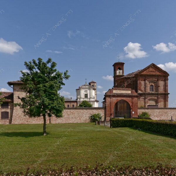 trino vercelli trino vercellese principato di lucedio chiesa church campanile bell tower steeple belfry nuvole clouds
