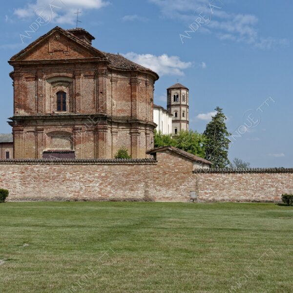 trino vercelli trino vercellese principato di lucedio chiesa church campanile bell tower steeple belfry nuvole clouds