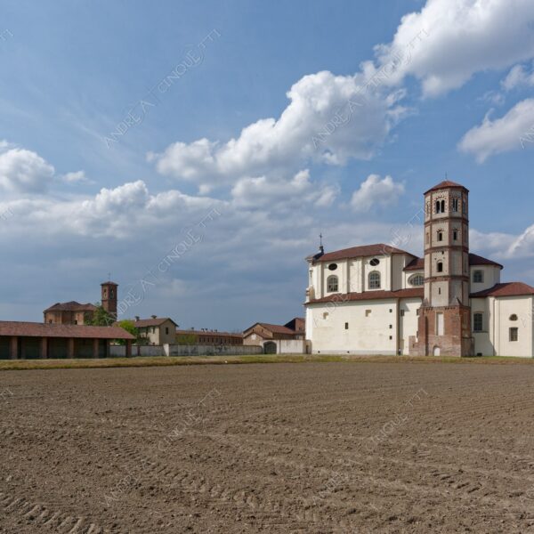 trino vercelli trino vercellese principato di lucedio chiesa church campanile bell tower steeple belfry nuvole clouds