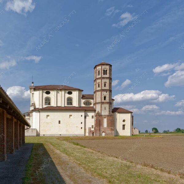 trino vercelli trino vercellese principato di lucedio chiesa church campanile bell tower steeple belfry nuvole clouds