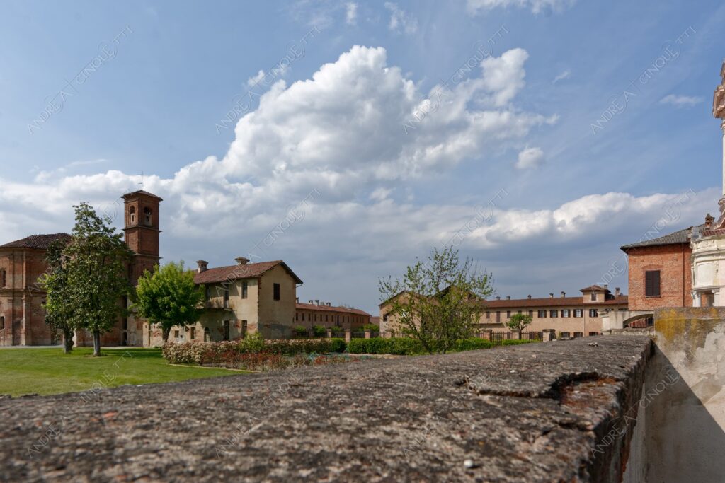 trino vercelli trino vercellese principato di lucedio chiesa church campanile bell tower steeple belfry nuvole clouds