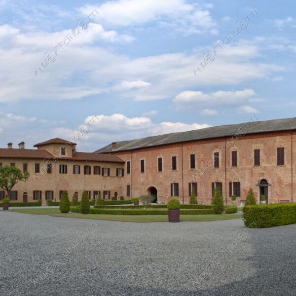 trino vercelli trino vercellese principato di lucedio chiesa church campanile bell tower steeple belfry nuvole clouds