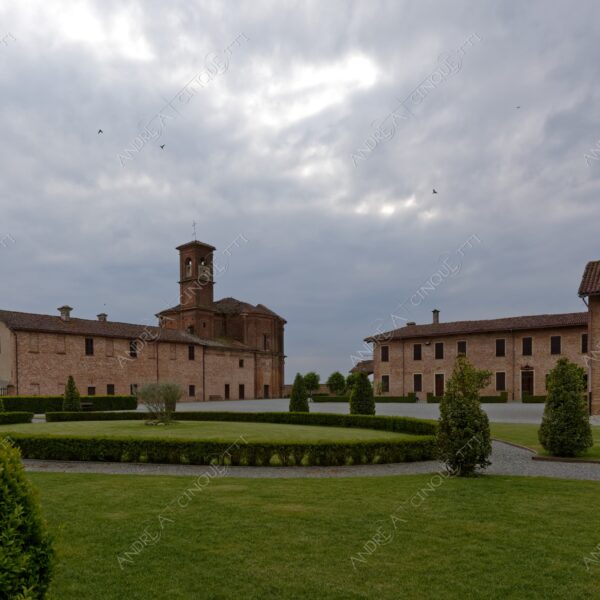 trino vercelli trino vercellese principato di lucedio chiesa church campanile bell tower steeple belfry nuvole clouds
