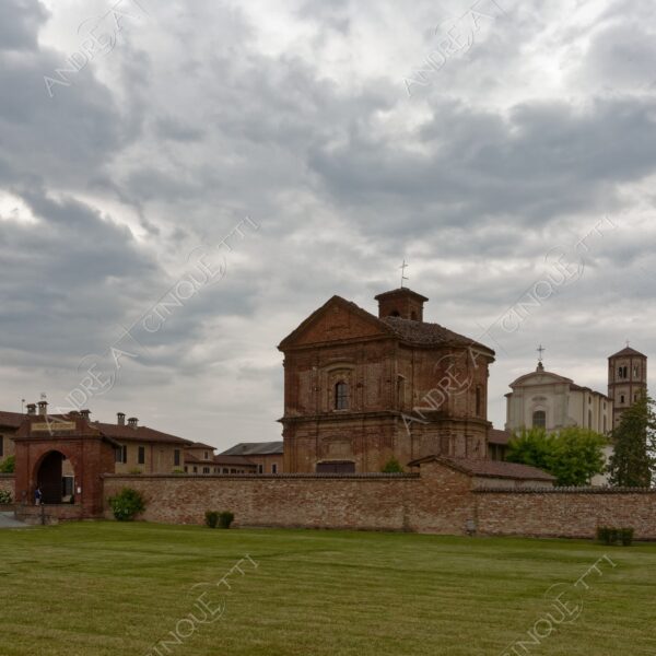 trino vercelli trino vercellese principato di lucedio chiesa church campanile bell tower steeple belfry nuvole clouds