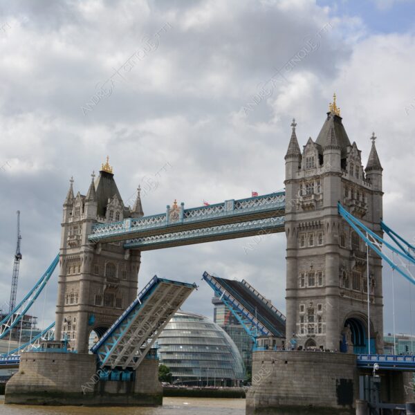 inghilterra england regno unito united kingdom londra london architettura architecture fiume river tamigi thames ponte bridge tower bridge