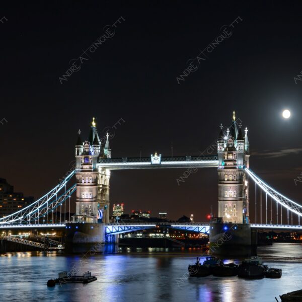 inghilterra england regno unito united kingdom londra london architettura architecture fiume river tamigi thames ponte bridge riflessi reflections lunga esposizione long exposure scatti notturni night shots tower bridge luna moon luna piena full moon super moon