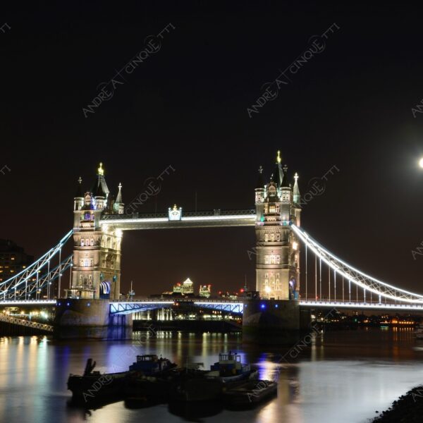 inghilterra england regno unito united kingdom londra london architettura architecture fiume river tamigi thames ponte bridge riflessi reflections lunga esposizione long exposure scatti notturni night shots tower bridge luna moon luna piena full moon super moon
