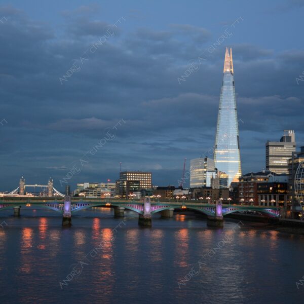 inghilterra england regno unito united kingdom londra london architettura architecture fiume river tamigi thames ponte bridge riflessi reflections lunga esposizione long exposure scatti notturni night shots the shard tower bridge