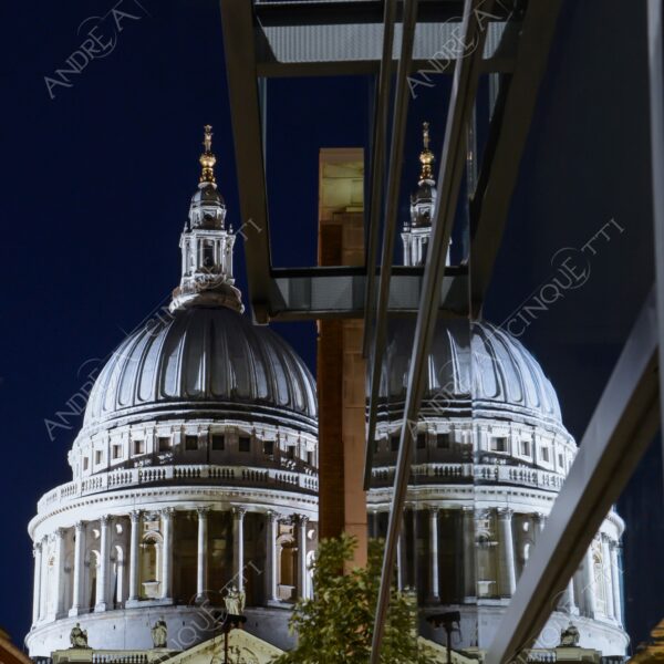 inghilterra england regno unito united kingdom londra london architettura architecture riflessi reflections lunga esposizione long exposure scatti notturni night shots st. paul's cathedral
