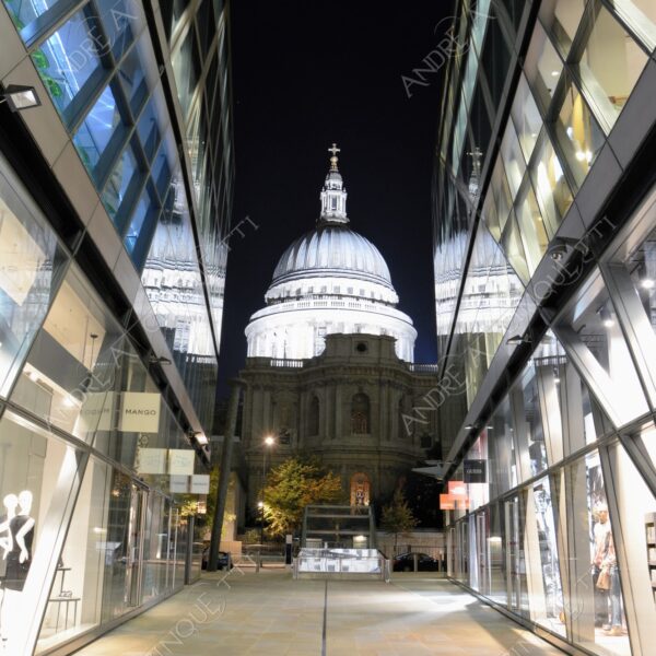 inghilterra england regno unito united kingdom londra london architettura architecture riflessi reflections lunga esposizione long exposure scatti notturni night shots st. paul's cathedral