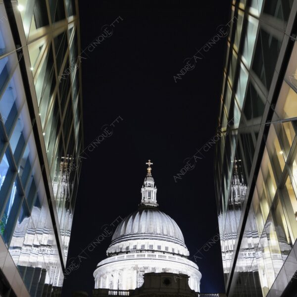 inghilterra england regno unito united kingdom londra london architettura architecture riflessi reflections lunga esposizione long exposure scatti notturni night shots st. paul's cathedral