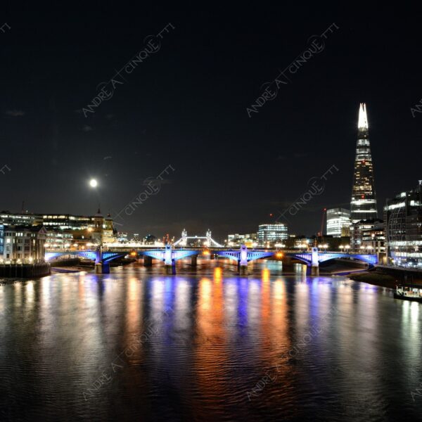 inghilterra england regno unito united kingdom londra london architettura architecture fiume river tamigi thames ponte bridge riflessi reflections lunga esposizione long exposure scatti notturni night shots the shard tower bridge luna moon luna piena full moon super moon