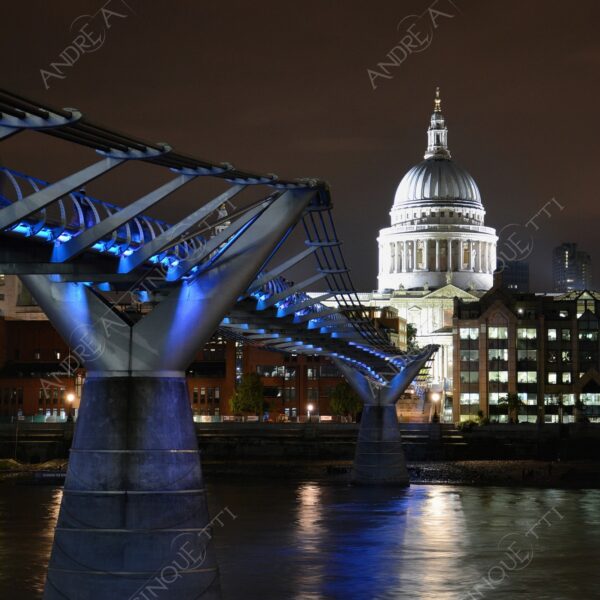 inghilterra england regno unito united kingdom londra london cattedrale cathedral chiesa church architettura architecture fiume river tamigi thames ponte bridge millennium bridge st. paul's cathedral riflessi reflections lunga esposizione long exposure