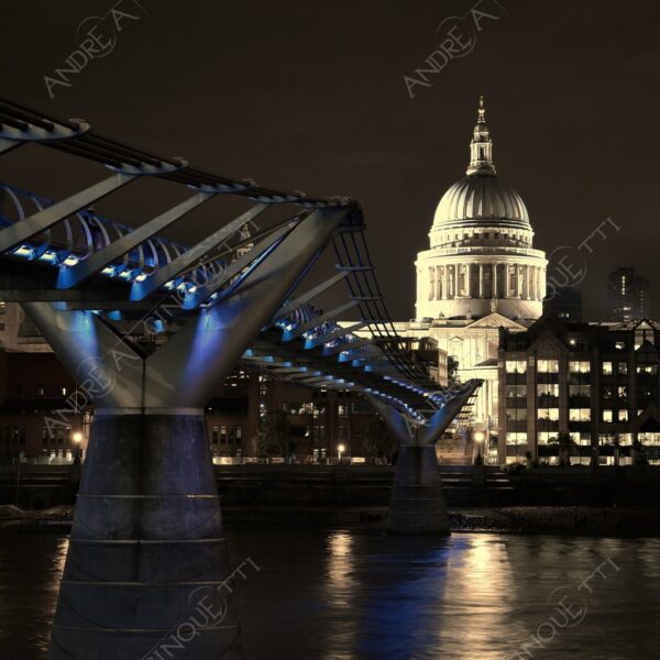 inghilterra england regno unito united kingdom londra london cattedrale cathedral chiesa church architettura architecture fiume river tamigi thames ponte bridge millennium bridge st. paul's cathedral riflessi reflections lunga esposizione long exposure