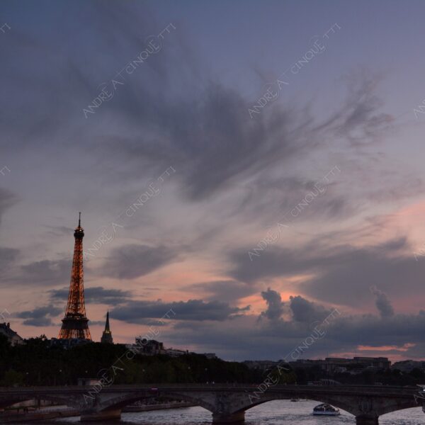 francia france parigi paris architettura architecture lunga esposizione long exposure fiume river senna tour eiffel ponte bridge pont alexandre III tramonto sunset sundown blue hour cupola dome crepuscolo dusk twilight alba sunrise