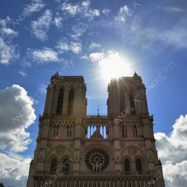 francia france parigi paris architettura architecture notre-dame sole sun controluce backlight backlit