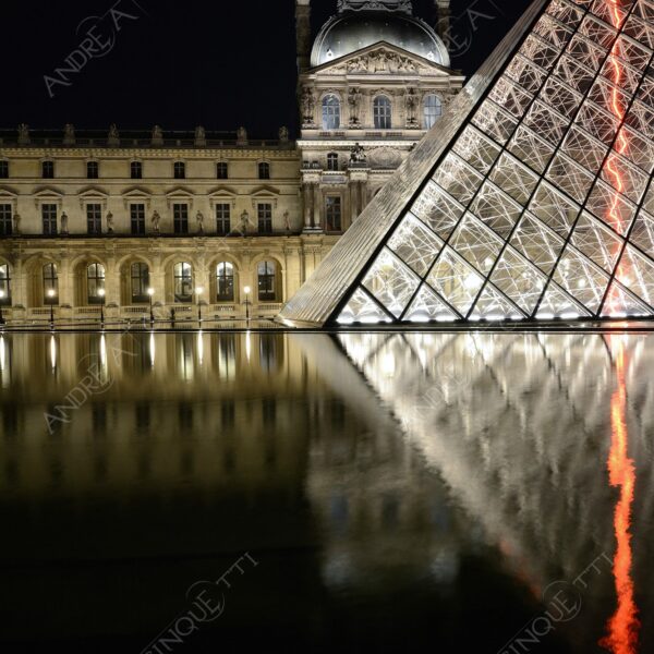 francia france parigi paris architettura architecture louvre museo museum piramide pyramid riflessi reflections specchio mirror lunga esposizione long exposure night shot scatti notturni