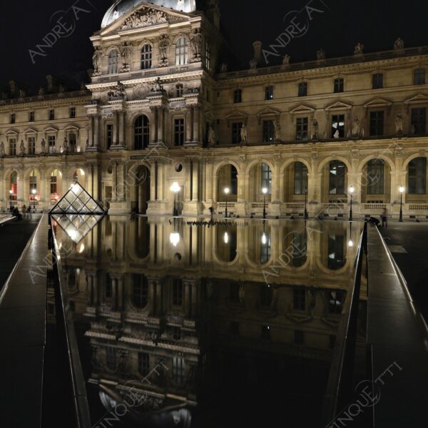 francia france parigi paris architettura architecture louvre museo museum piramide pyramid riflessi reflections specchio mirror lunga esposizione long exposure night shot scatti notturni