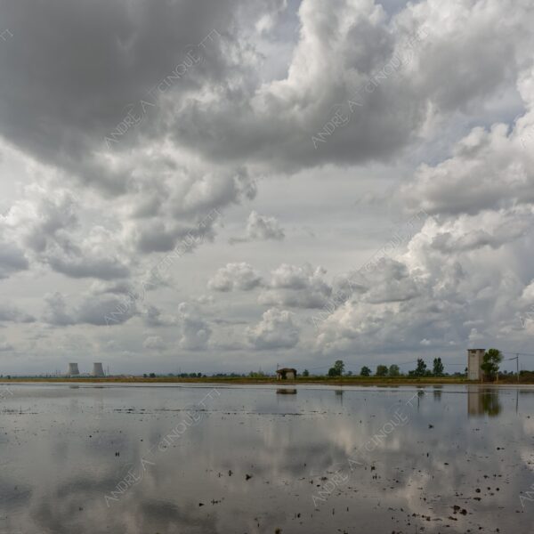 trino vercelli trino vercellese piemonte nuvole clouds cascina farm riflessi reflections specchio mirror risaia rice field paddy field allagata flooded