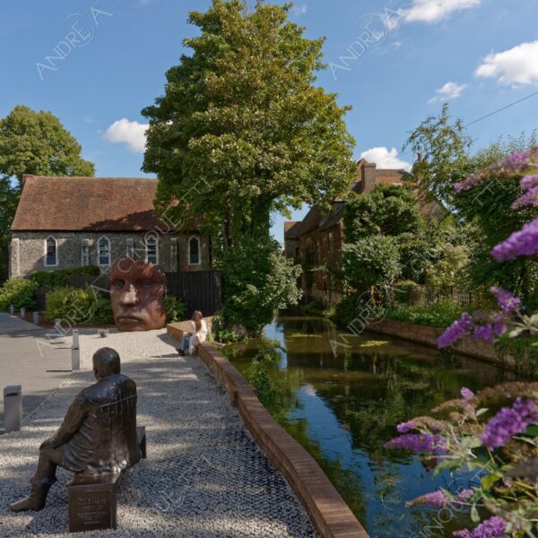 inghilterra england regno unito united kingdom prato meadow campo field antico ancient fiume river borgo village borough