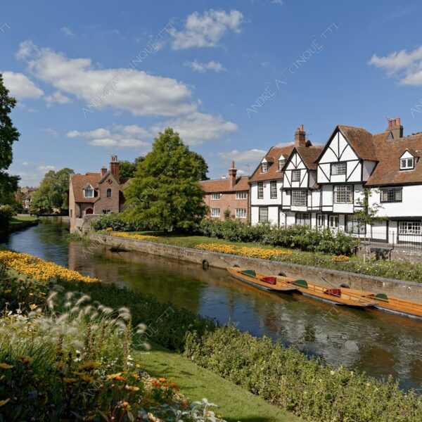 inghilterra england regno unito united kingdom prato meadow campo field antico ancient fiume river borgo village borough