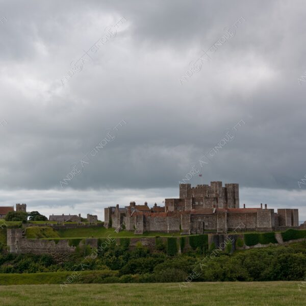 inghilterra england regno unito united kingdom dover castello castle antico ancient nuvole clouds nuvoloso cloudy