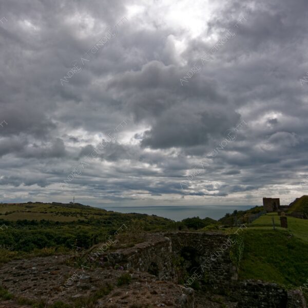 inghilterra england regno unito united kingdom dover castello castle antico ancient nuvole clouds nuvoloso cloudy