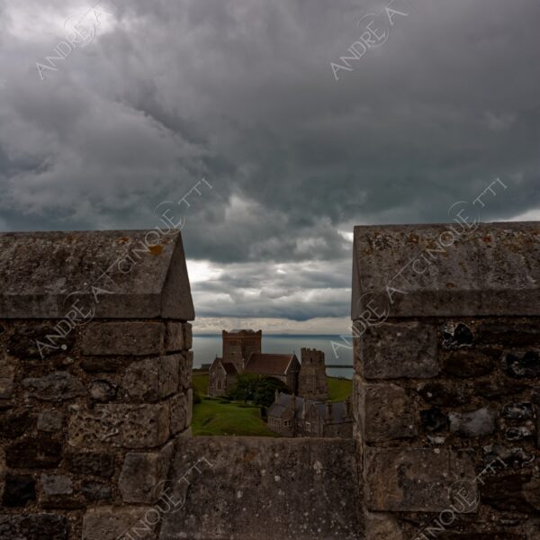 inghilterra england regno unito united kingdom dover castello castle antico ancient nuvole clouds nuvoloso cloudy