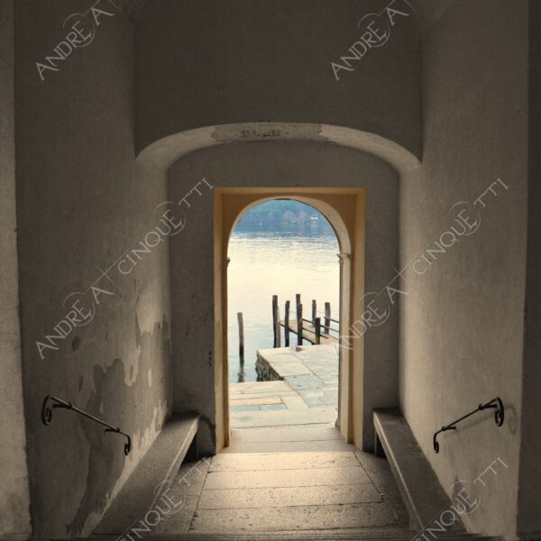 lago d'orta orta san giulio lake isola islanda inverno winter nebbia foschia fog foggy mist haze pontile molo pier wharf riflessi reflections