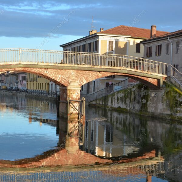 gaggiano navigli canale channel canal riflessi reflections mirror specchio campanile bell tower belfry steeple ponte bridge