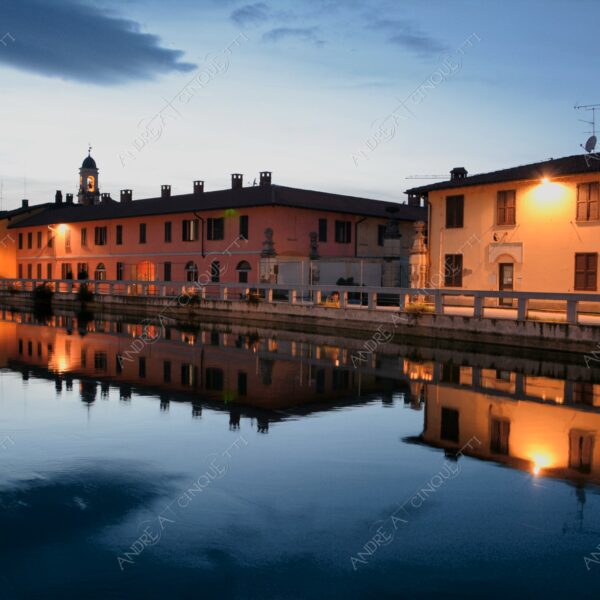 gaggiano navigli canale channel canal riflessi reflections mirror specchio campanile bell tower belfry steeple blue hour