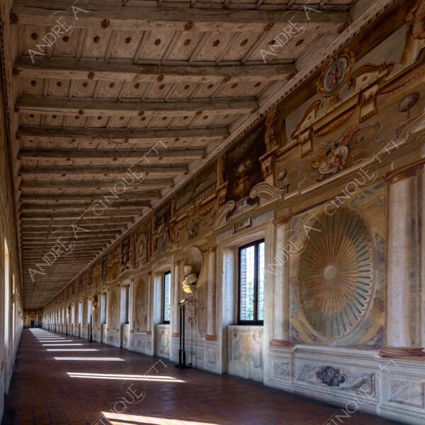 sabbioneta mantova mantua unesco lombardia italia italy antico ancient borgo village borough medievale medieval corridoio d'orfeo prospettiva perspective corridor hallway archi arcs volte vaults ombre shadows finestre windows porta door profondo profondità deep depth