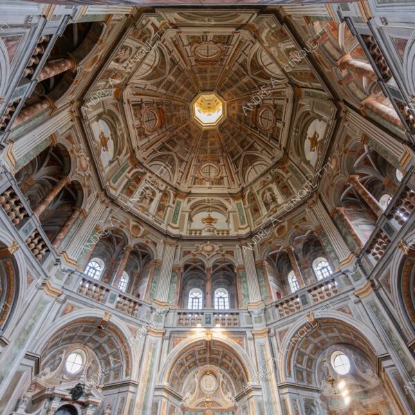 sabbioneta mantova mantua unesco lombardia italia italy antico ancient borgo village borough medievale medieval chiesa della beata vergine incoronata mausoleo di vespasiano church volta vault affresco fresco ottagonale octagonal prospettiva perspective interni interior architettura architecture