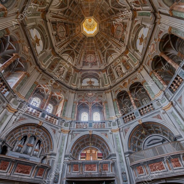 sabbioneta mantova mantua unesco lombardia italia italy antico ancient borgo village borough medievale medieval chiesa della beata vergine incoronata mausoleo di vespasiano church volta vault affresco fresco ottagonale octagonal prospettiva perspective interni interior architettura architecture