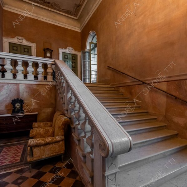 padernello brescia lombardia italia italy castello castle fortezza fortress borgo borough village antico ancient medievale medieval interni interiors finestra window scala stair prospettiva perspective