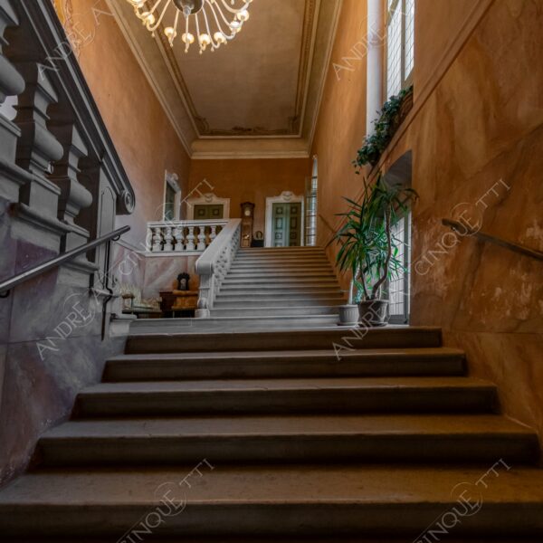 padernello brescia lombardia italia italy castello castle fortezza fortress borgo borough village antico ancient medievale medieval interni interiors finestra window scala stair prospettiva perspective