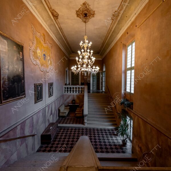 padernello brescia lombardia italia italy castello castle fortezza fortress borgo borough village antico ancient medievale medieval interni interiors finestra window scala stair prospettiva perspective
