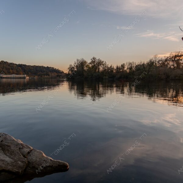 somma lombardo varese lombardia italia italy diga dam fiume river ticino canale channel canal villoresi acqua water riflessi reflections sole sun tramonto sunset sundown alba sunrise crepuscolo dusk twilight raggi di sole rays of sunshine sun rays sunbeams controluce backlight backlit
