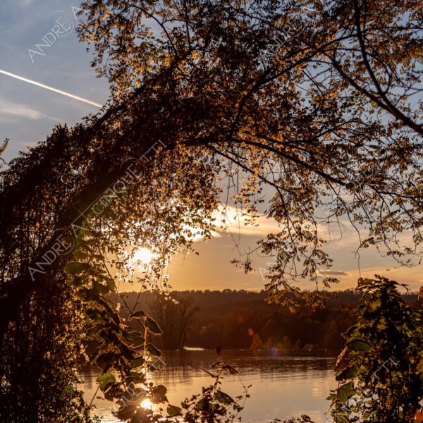 somma lombardo varese lombardia italia italy diga dam fiume river ticino canale channel canal villoresi acqua water riflessi reflections sole sun tramonto sunset sundown alba sunrise crepuscolo dusk twilight raggi di sole rays of sunshine sun rays sunbeams controluce backlight backlit