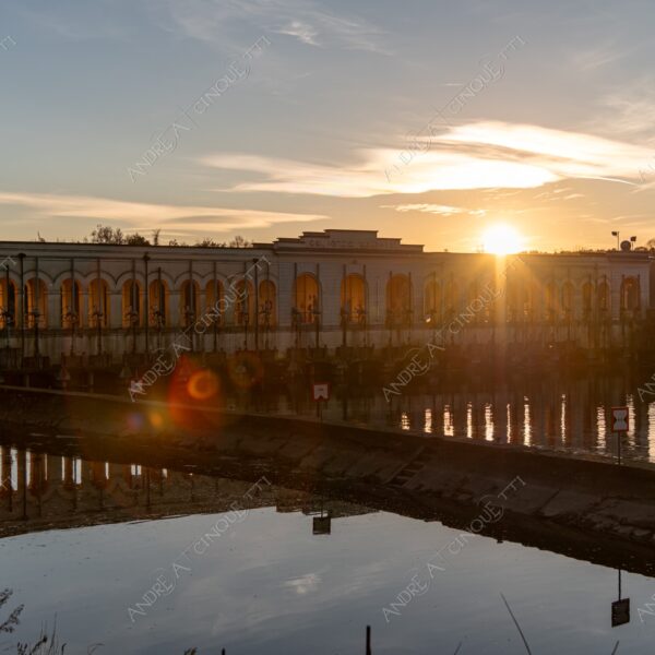 somma lombardo varese lombardia italia italy diga dam fiume river ticino canale channel canal villoresi acqua water riflessi reflections sole sun tramonto sunset sundown alba sunrise crepuscolo dusk twilight raggi di sole rays of sunshine sun rays sunbeams controluce backlight backlit