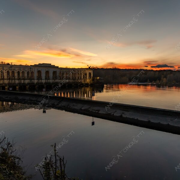 somma lombardo varese lombardia italia italy diga dam fiume river ticino canale channel canal villoresi acqua water riflessi reflections sole sun tramonto sunset sundown alba sunrise crepuscolo dusk twilight raggi di sole rays of sunshine sun rays sunbeams controluce backlight backlit