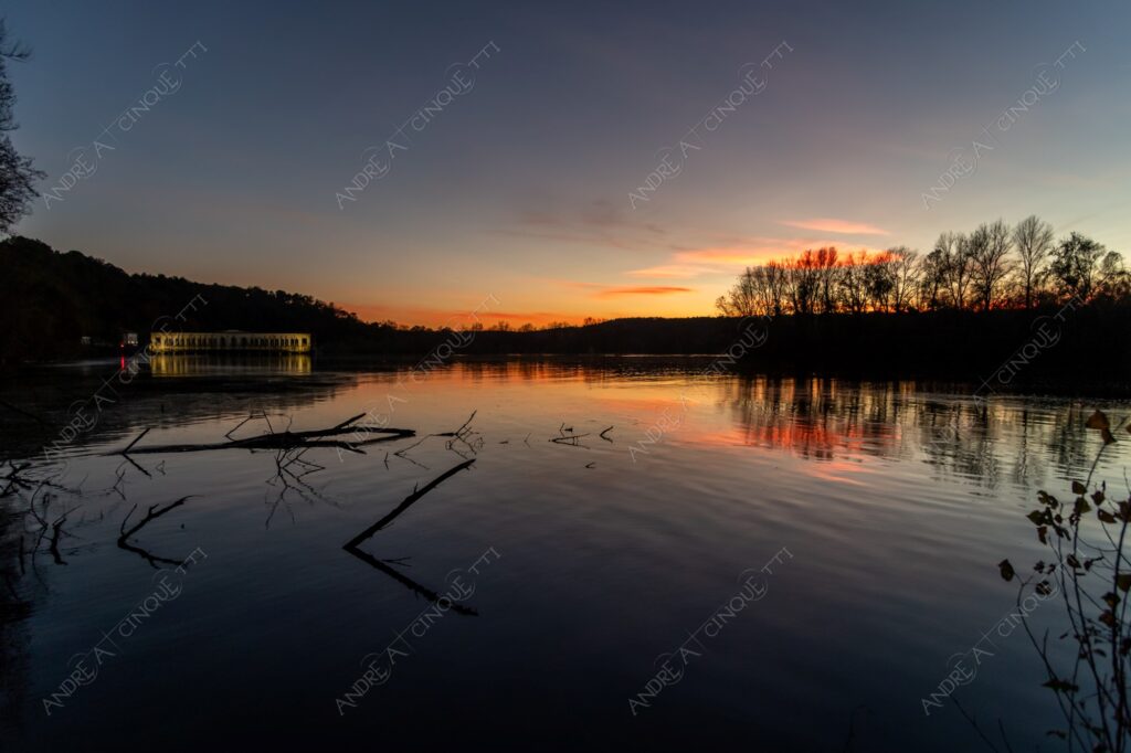 somma lombardo varese lombardia italia italy diga dam fiume river ticino canale channel canal villoresi acqua water riflessi reflections sole sun tramonto sunset sundown alba sunrise crepuscolo dusk twilight raggi di sole rays of sunshine sun rays sunbeams controluce backlight backlit